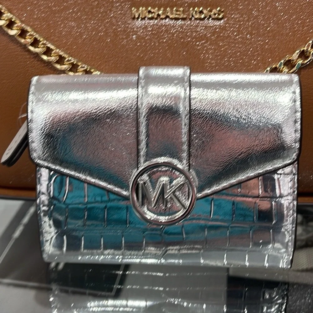 MICHAEL KORS CARMEN MEDIUM LOGO AND FAUX LEATHER WALLET SILVER NWT